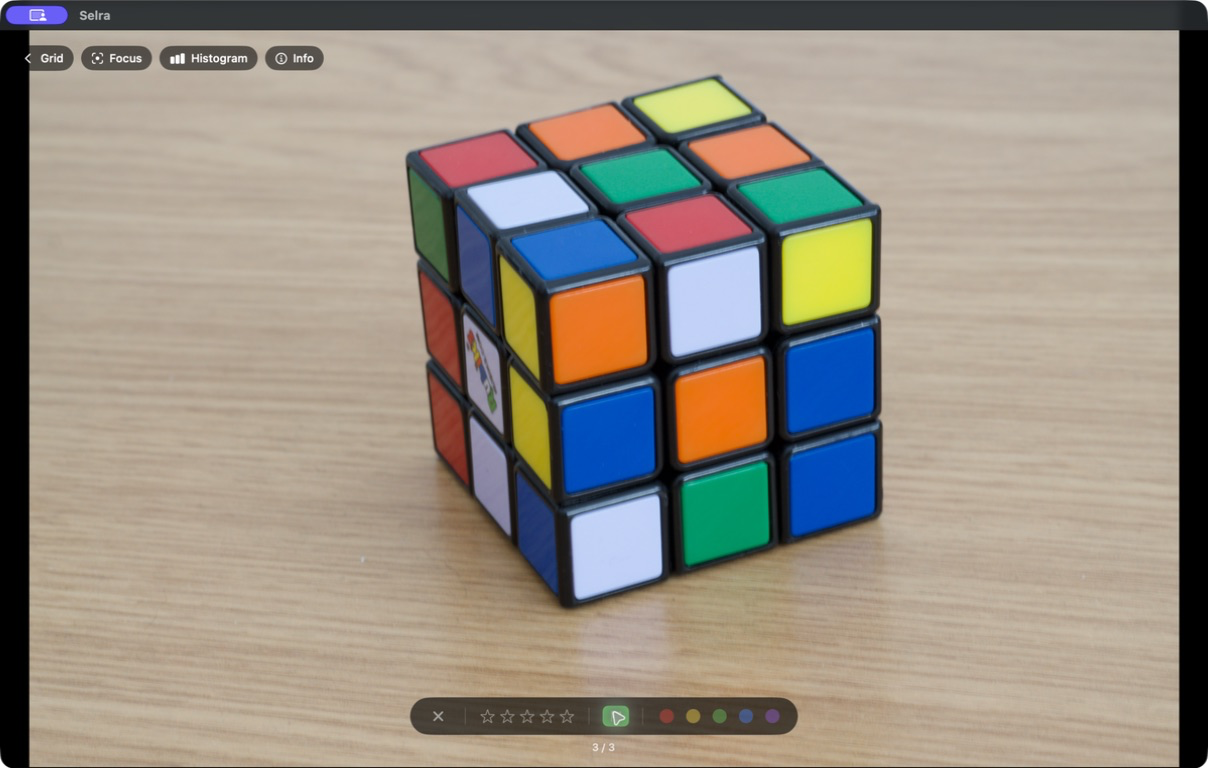 Selra-Lupe mit RAW-Frame, Fokus- und Histogramm-Controls und aktivem Pick